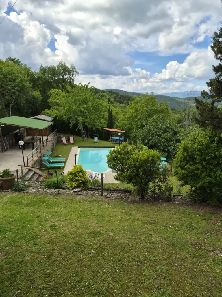 Zwembad en buitenleven bij Borgo Vista Serena in Toscane