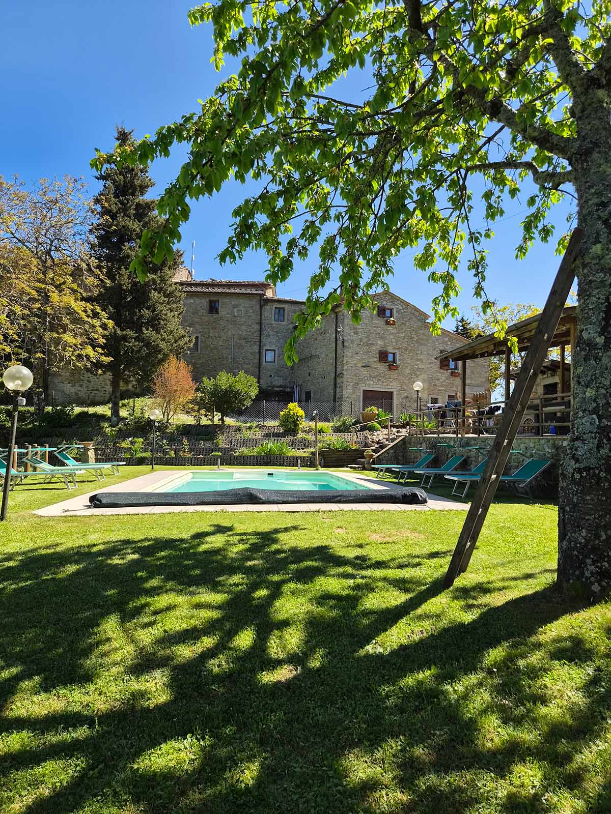 Zwembad en verblijf bij Borgo Vista Serena in Toscane