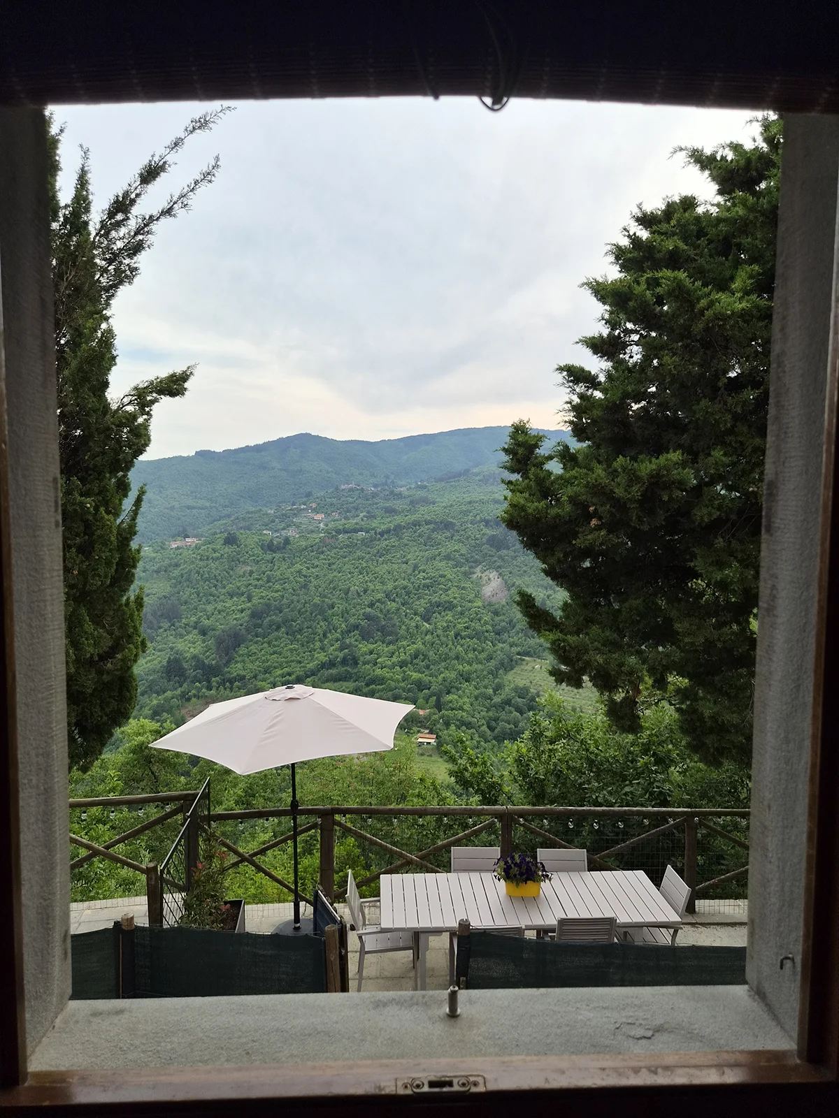 Uitzicht vanuit appartement op de Toscaanse heuvels
