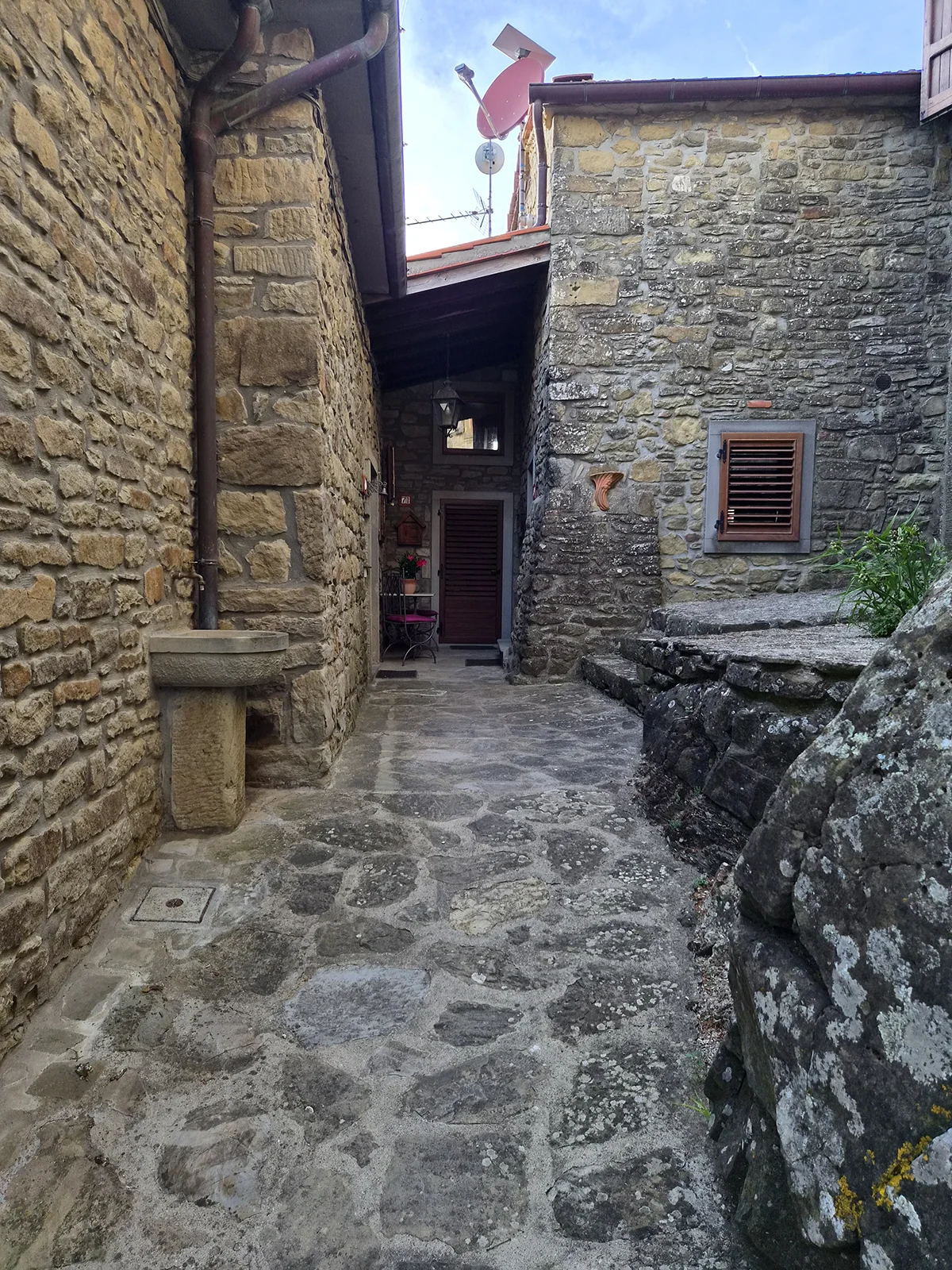 Stenen pad bij vakantieappartement Toscane 6 personen