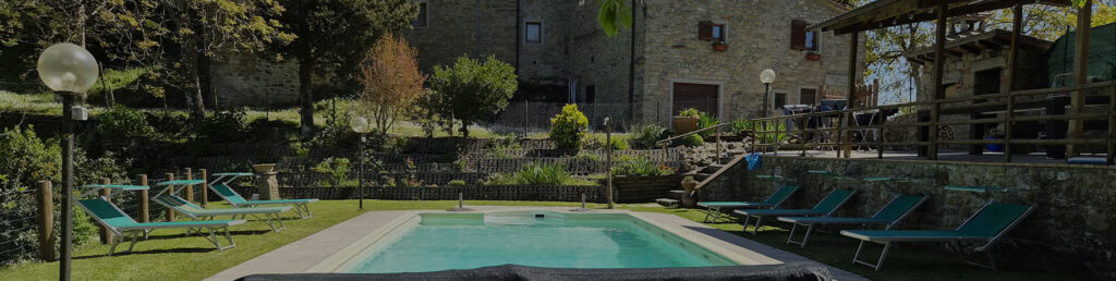 Zwembad en buitenleven bij Borgo Vista Serena in Toscane