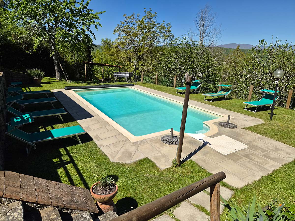 Zwembad van Borgo Vista Serena met uitzicht over Toscane
